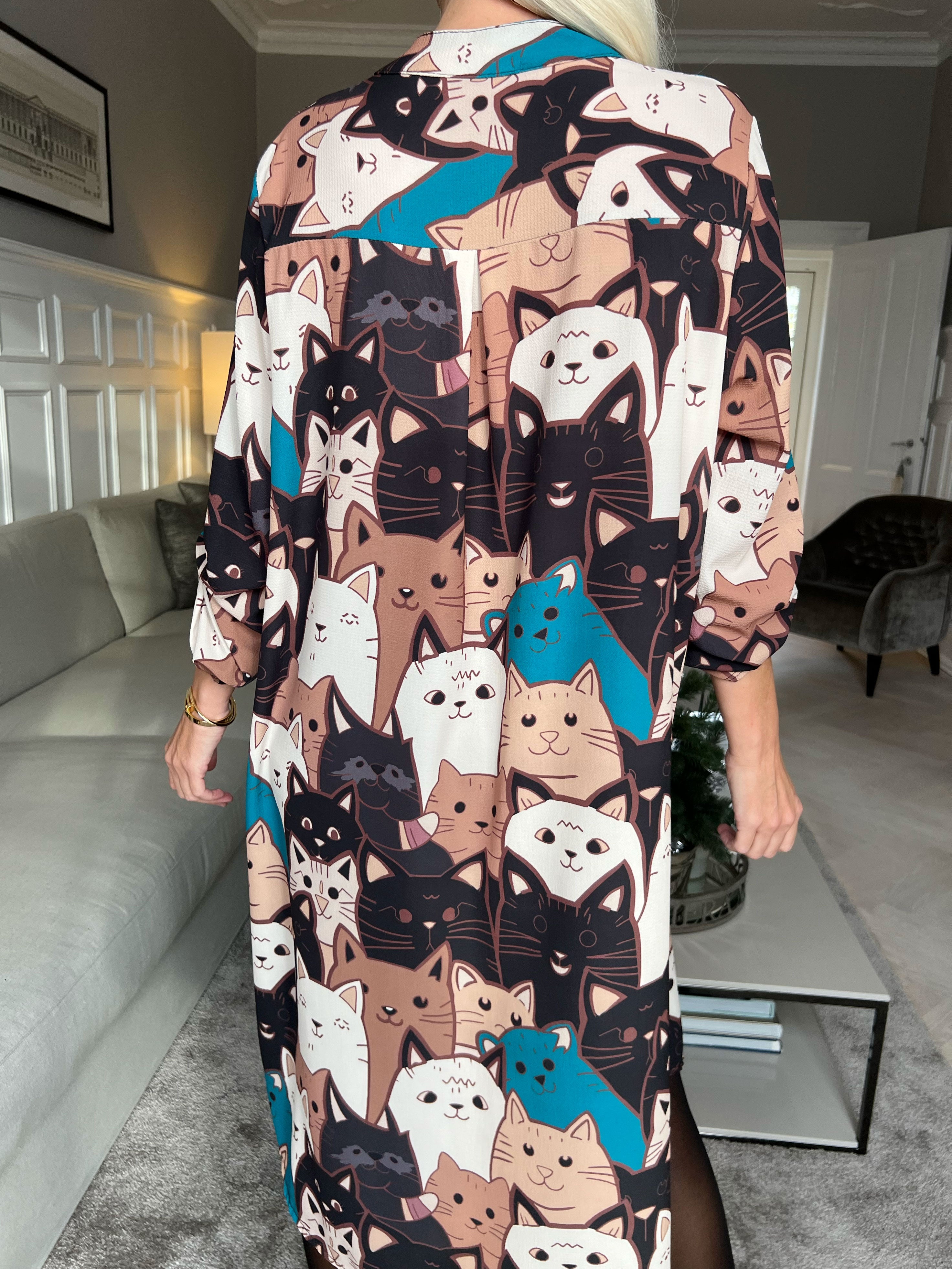 Vanesa Cat Long - Let og luftig kjole med katteprint